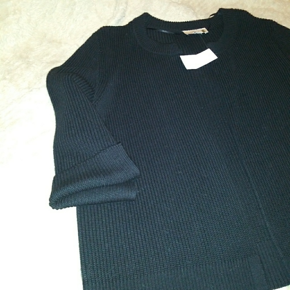 Black short-sleeved cardigan